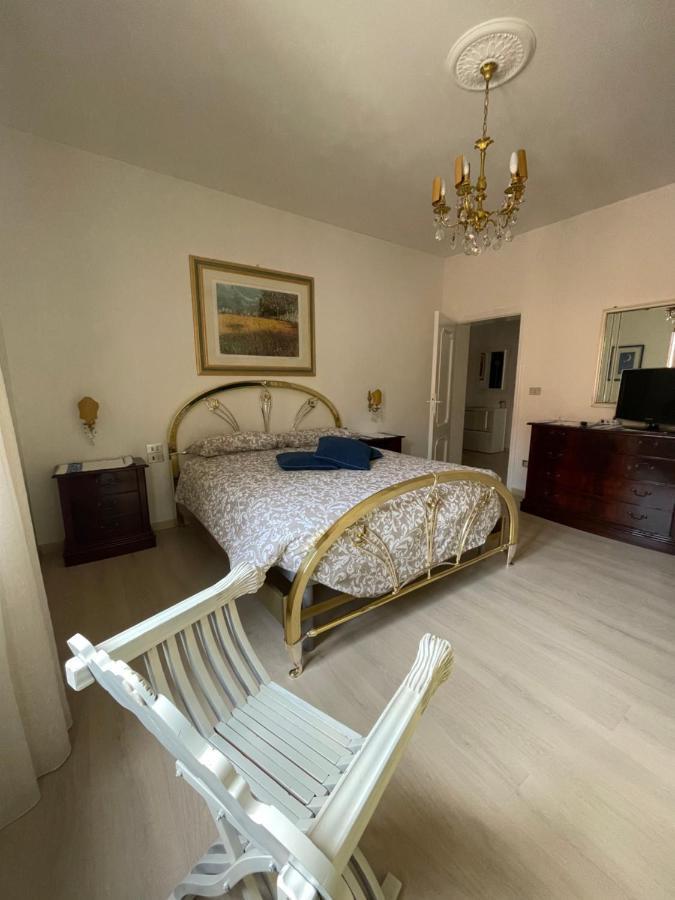 La Signora Dei Fiori Appartement Gubbio Buitenkant foto