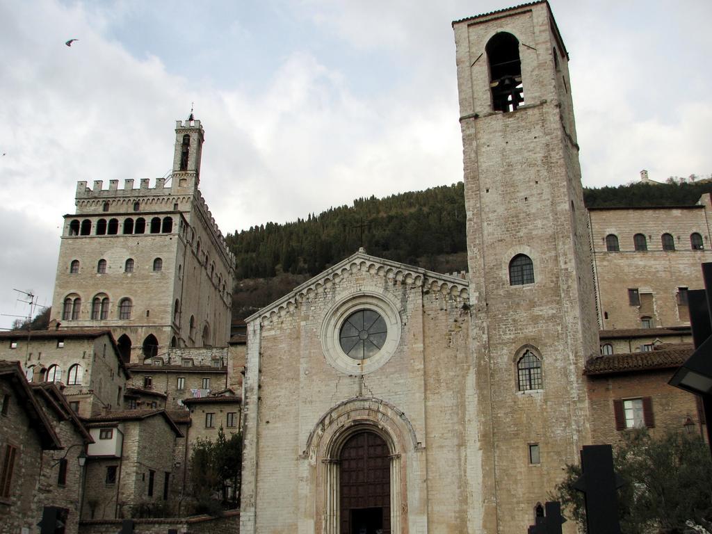 La Signora Dei Fiori Appartement Gubbio Buitenkant foto