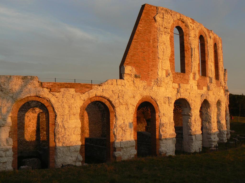 La Signora Dei Fiori Appartement Gubbio Buitenkant foto