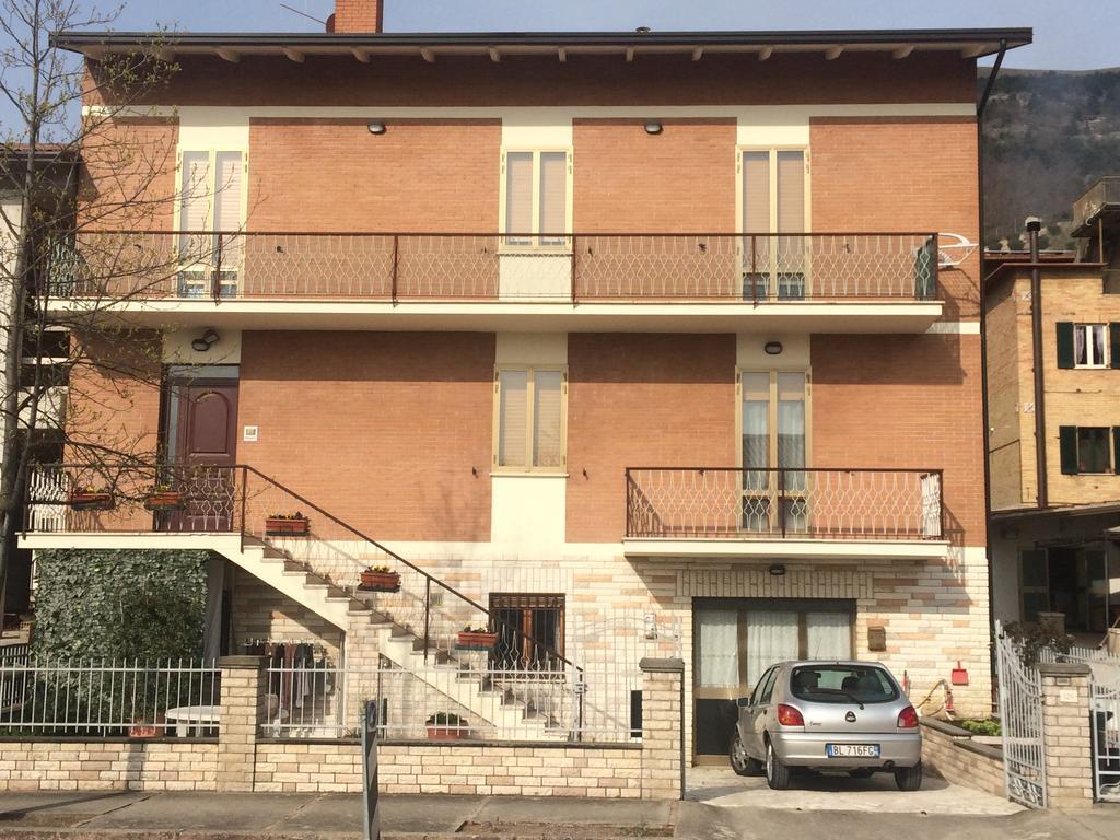 La Signora Dei Fiori Appartement Gubbio Buitenkant foto