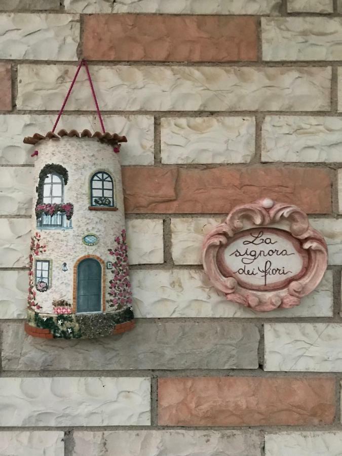 La Signora Dei Fiori Appartement Gubbio Buitenkant foto